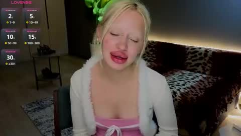 Snapshot of luna_beverly chatting on 07-29-26, 09:57 luna_beverly online show from 07-29-26, 09:57