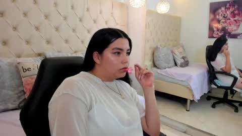 Luna Bloom online show from 04-18-26, 09:57