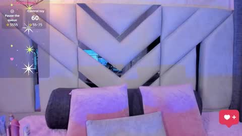 Snapshot of luna_blyss chatting on 02-26-26, 02:43 Luna online show from 02-26-26, 02:43