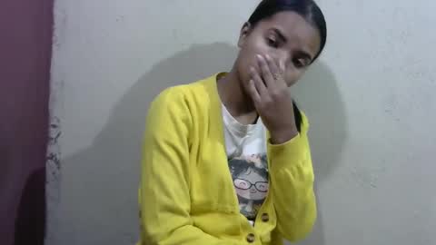 Snapshot of luna_cherry0 chatting on 05-21-26, 04:08 Laura online show from 05-21-26, 04:08