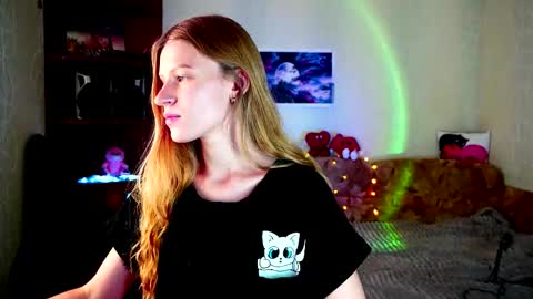 Snapshot of luna_evan chatting on 10-06-25, 10:12 luna_evan online show from 10-06-25, 10:12