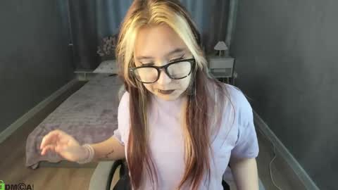 Snapshot of luna_host chatting on 05-14-26, 01:45 Luna Host online show from 05-14-26, 01:45