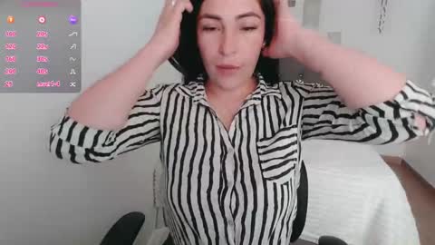 Snapshot of luna_lgomez chatting on 10-09-25, 12:14 luna online show from 10-09-25, 12:14