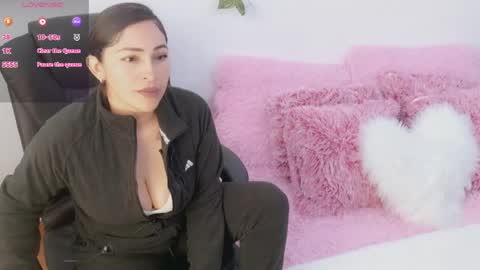 Snapshot of luna_lgomez chatting on 05-27-26, 12:02 luna online show from 05-27-26, 12:02