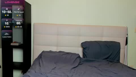 Hi everyone my name is Tina   online show from 11-22-25, 09:25