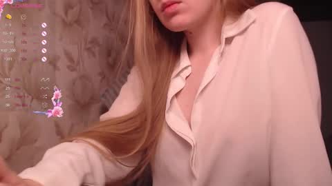 Snapshot of luna_loveisgood chatting on 10-29-25, 10:06 Luna online show from 10-29-25, 10:06