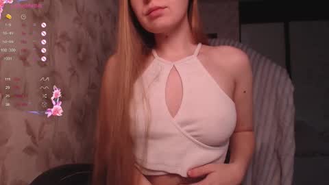 Snapshot of luna_loveisgood chatting on 11-02-25, 05:43 Luna online show from 11-02-25, 05:43