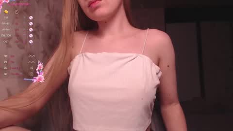 Snapshot of luna_loveisgood chatting on 11-07-25, 10:37 Luna online show from 11-07-25, 10:37