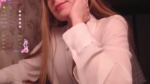 Snapshot of luna_loveisgood chatting on 11-20-25, 08:41 Luna online show from 11-20-25, 08:41