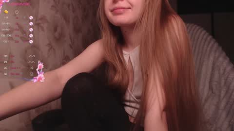 Snapshot of luna_loveisgood chatting on 11-27-25, 08:55 Luna online show from 11-27-25, 08:55