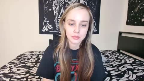 Snapshot of luna_lovelyy chatting on 02-27-25, 03:36 Luna online show from 02-27-25, 03:36