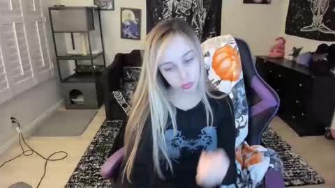 Luna online show from 02-04-26, 04:07