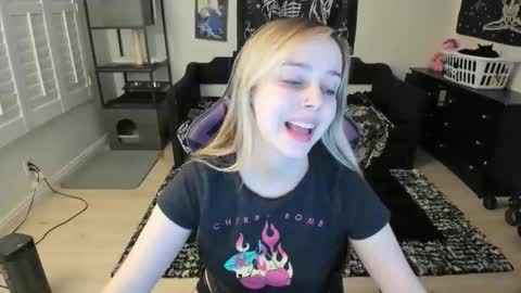 Luna online show from 03-10-26, 04:06