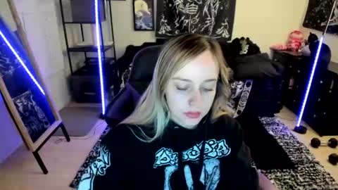 Luna online show from 07-01-26, 01:34
