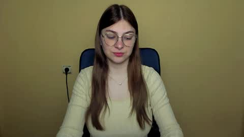 Snapshot of luna_lush_ chatting on 04-28-26, 08:41 Luna online show from 04-28-26, 08:41