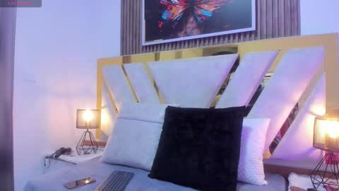 luna_naughty1 online show from 11-08-25, 09:42