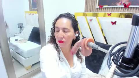 luna_naughty1 online show from 03-03-26, 06:47