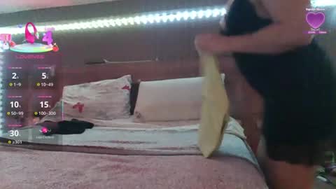 Snapshot of luna_perversa11 chatting on 09-10-25, 08:31 Luna online show from 09-10-25, 08:31