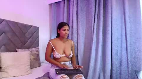Snapshot of luna_queen7 chatting on 04-25-26, 01:41 luna_queen7 online show from 04-25-26, 01:41