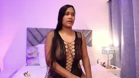 Snapshot of luna_queen7 chatting on 06-15-26, 11:23 luna_queen7 online show from 06-15-26, 11:23