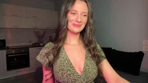 luna_raee online show from 11-11-25, 01:11