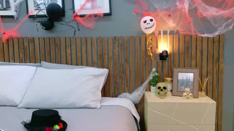 LUNA  online show from 10-29-25, 01:02