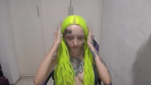 Snapshot of luna_rosita chatting on 12-28-24, 04:19 Luna online show from 12-28-24, 04:19