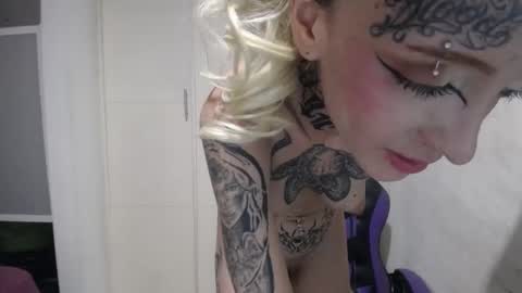 Snapshot of luna_rosita chatting on 01-19-25, 03:50 Luna online show from 01-19-25, 03:50
