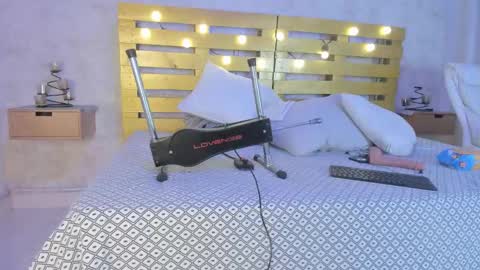 Luna online show from 12-21-25, 11:39