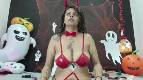 Snapshot of luna_smit_ chatting on 10-24-25, 08:38 Luna online show from 10-24-25, 08:38