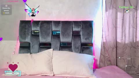 luna_sophya online show from 10-19-25, 07:36