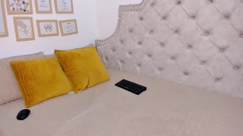 luna_valle online show from 01-22-25, 02:37