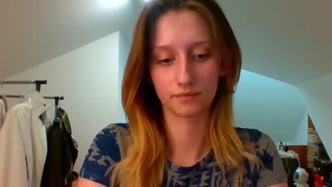 L U N A  online show from 02-12-25, 04:11