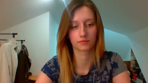 L U N A  online show from 02-17-25, 04:48