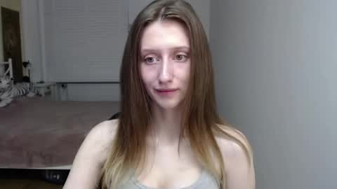 L U N A  online show from 04-15-26, 05:58