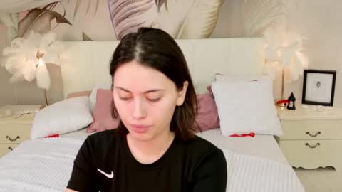 Snapshot of lunaa_baby_girl chatting on 03-29-26, 02:06 Luna online show from 03-29-26, 02:06