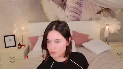 Snapshot of lunaa_baby_girl chatting on 03-31-26, 08:53 Luna online show from 03-31-26, 08:53