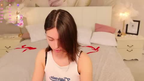 Snapshot of lunaa_baby_girl chatting on 04-16-26, 02:40 Luna online show from 04-16-26, 02:40