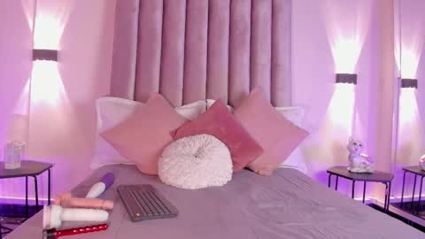 lunaa_moonn online show from 03-20-26, 07:08