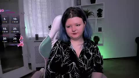 Luna online show from 04-17-26, 05:43