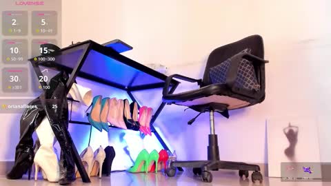 Snapshot of lunaavelezz chatting on 11-11-25, 02:28 Luna Velez online show from 11-11-25, 02:28