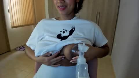 Snapshot of lunabelu_xr chatting on 10-18-25, 03:35 lunabelu_xr online show from 10-18-25, 03:35