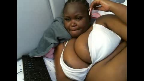 lunabloom01 online show from 11-11-25, 09:15