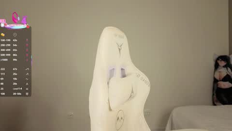 Luna online show from 12-17-25, 04:40