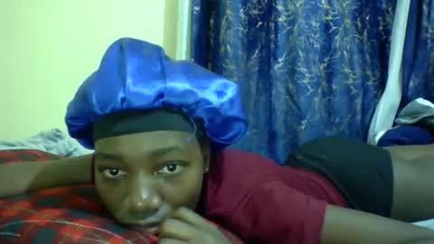 Snapshot of lunah_kitty chatting on 05-17-26, 12:19 lunah_kitty online show from 05-17-26, 12:19