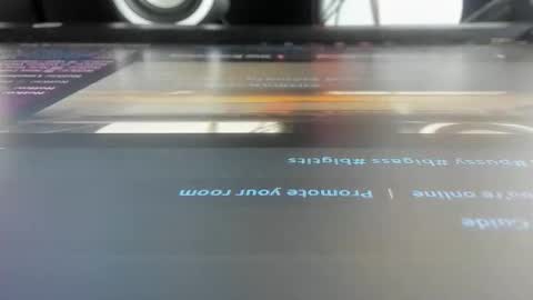 Snapshot of lunahernandezrs chatting on 10-28-25, 10:01 lunahernandezrs online show from 10-28-25, 10:01