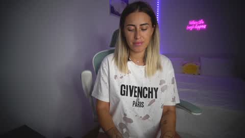 Laura online show from 10-28-25, 03:14