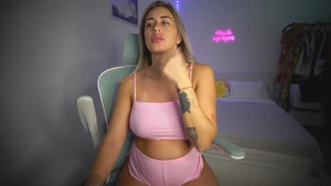 Laura online show from 11-21-25, 12:04