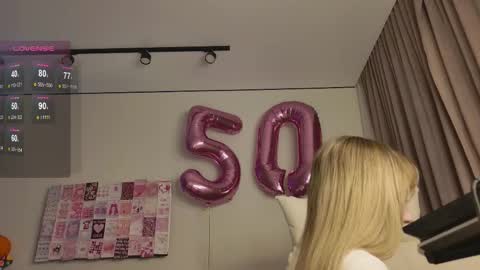 Snapshot of lunainnk chatting on 11-16-25, 12:16 Luna online show from 11-16-25, 12:16