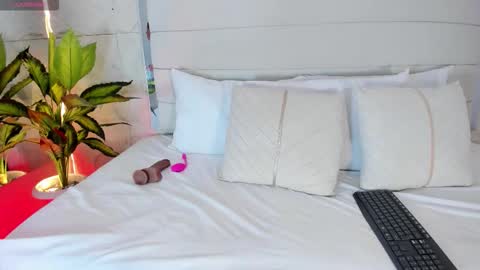 Luna  online show from 03-04-26, 12:11